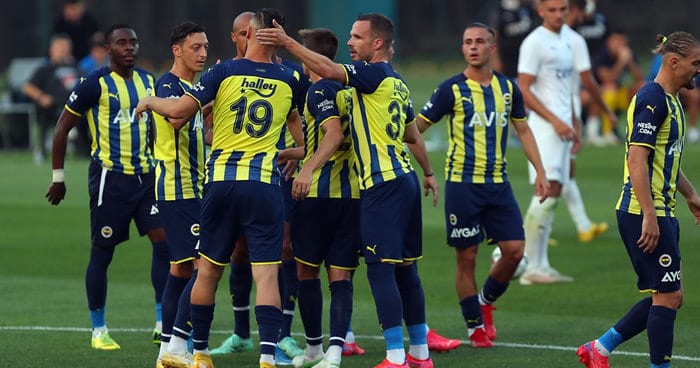 10 de abril. Pronóstico Fenerbahce vs Galatasaray - Superliga de Turquía. Intercontinental Derby.